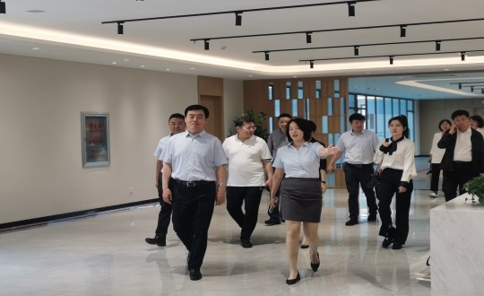 15.省慈悲总会会长田锦尘一行光临康养地产公司参观调研_副本.jpg