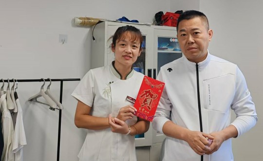2024年9月13日，酒店，整个员工，发放中秋节福利_副本.jpg