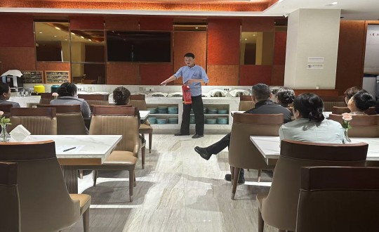 2.长白山云顶集团3118酒店组织发展消防安全培训_副本.jpg
